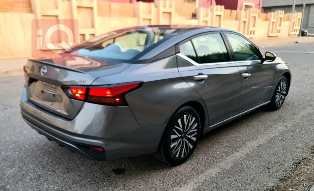 نيسان ألتيما